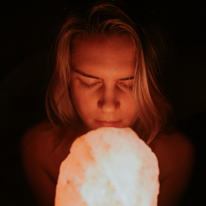 The Health and Wellness Benefits of Himalayan Salt Lamps: Fact or Fiction?